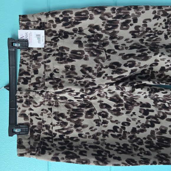 NWT "Gloria Vanderbilt" Amanda Slimming Jeans Petite Sizes 14P or 16P - Picture 4 of 9